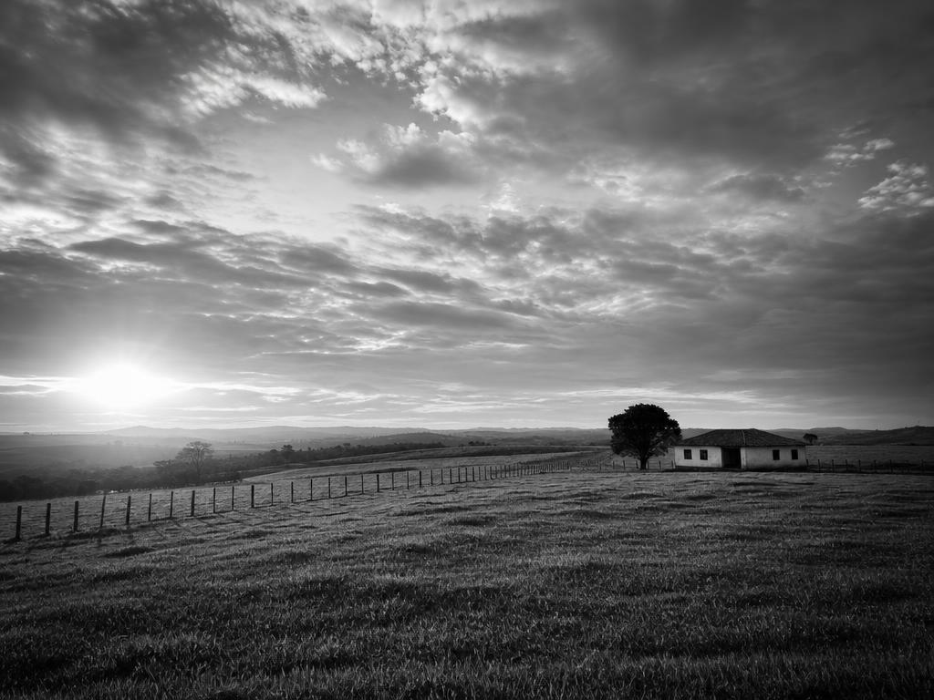 Propriedade rural com internet via satélite